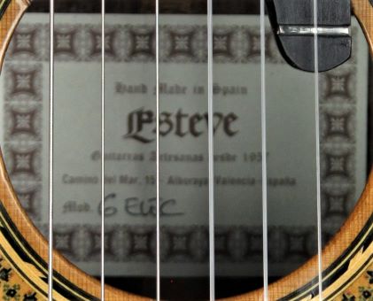Francisco Esteve Requinto 6 C/E Fisherman Pro-Blend Guitar Close Up Certification